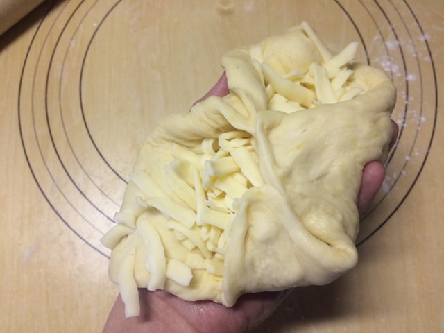 チーズを包む